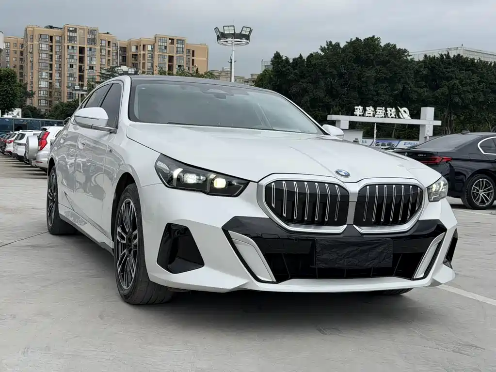 BMW 5 Series — миниатюра 2