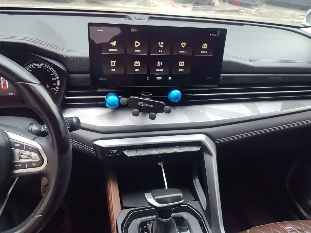 Geely Emgrand X6 1.4 л 2022 г. Белый, пробег 42100 км