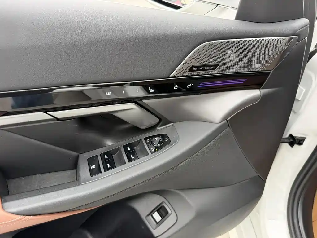 BMW 5 Series — миниатюра 10