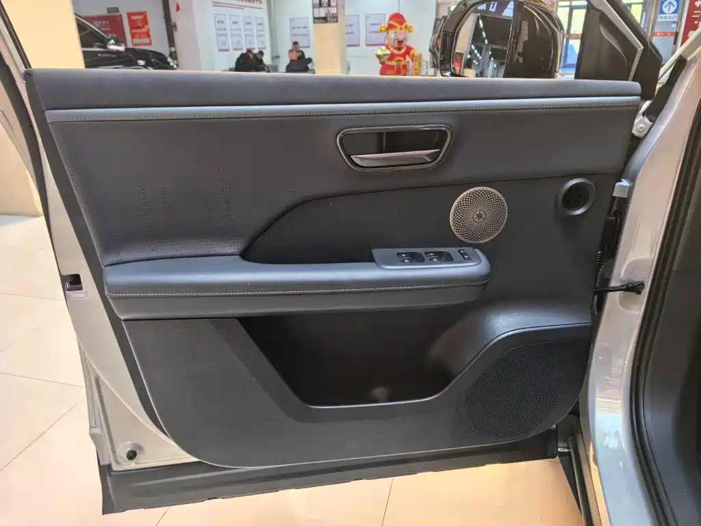 Toyota bZ3X — миниатюра 6