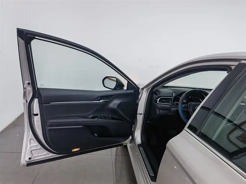 Toyota Camry 2019 2.0G Luxury