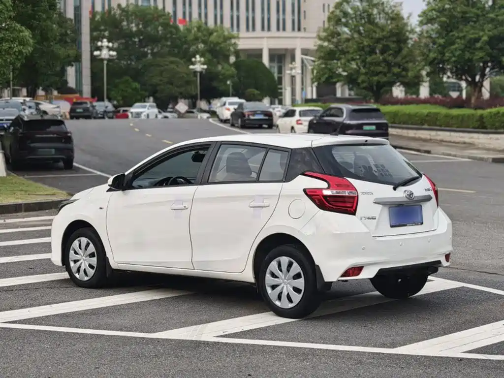 Toyota Yaris L — миниатюра 5