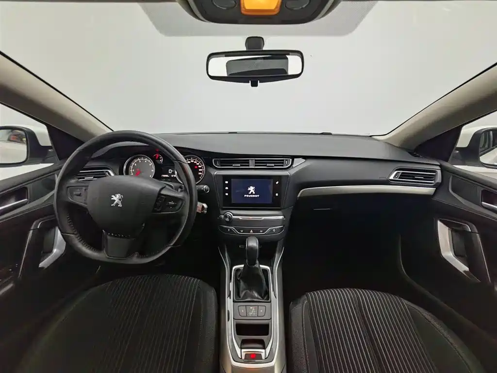 Peugeot 408 2014 1.8L AT Luxury