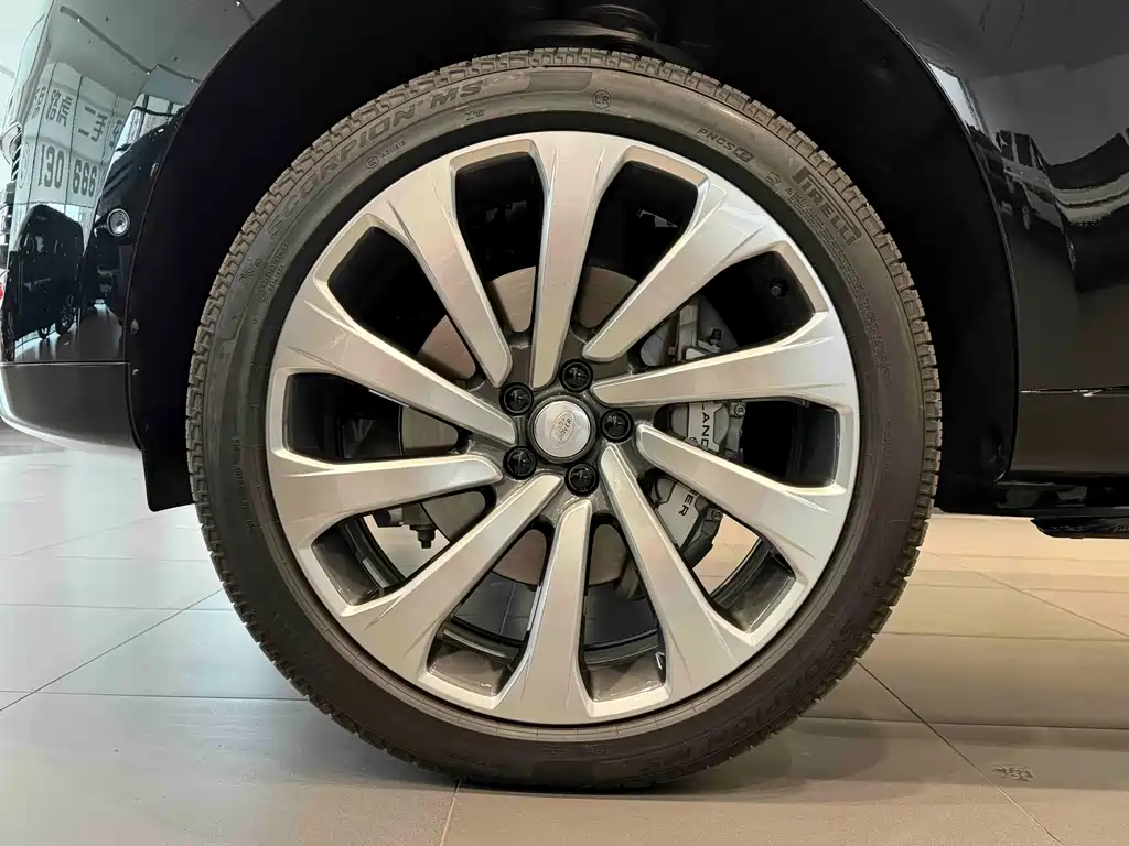 Land Rover Range Rover 2025 3.0 L6 400PS Long Wheelbase