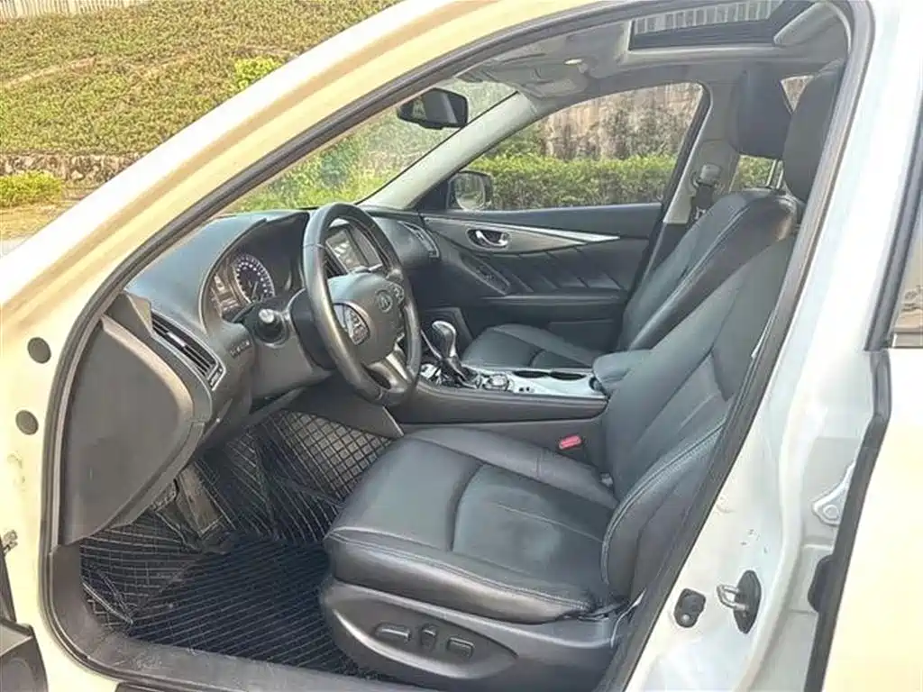 Infiniti Q50L 2016 2.0T Comfort