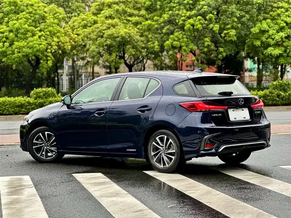 Lexus CT 2017 CT200h Comfort V