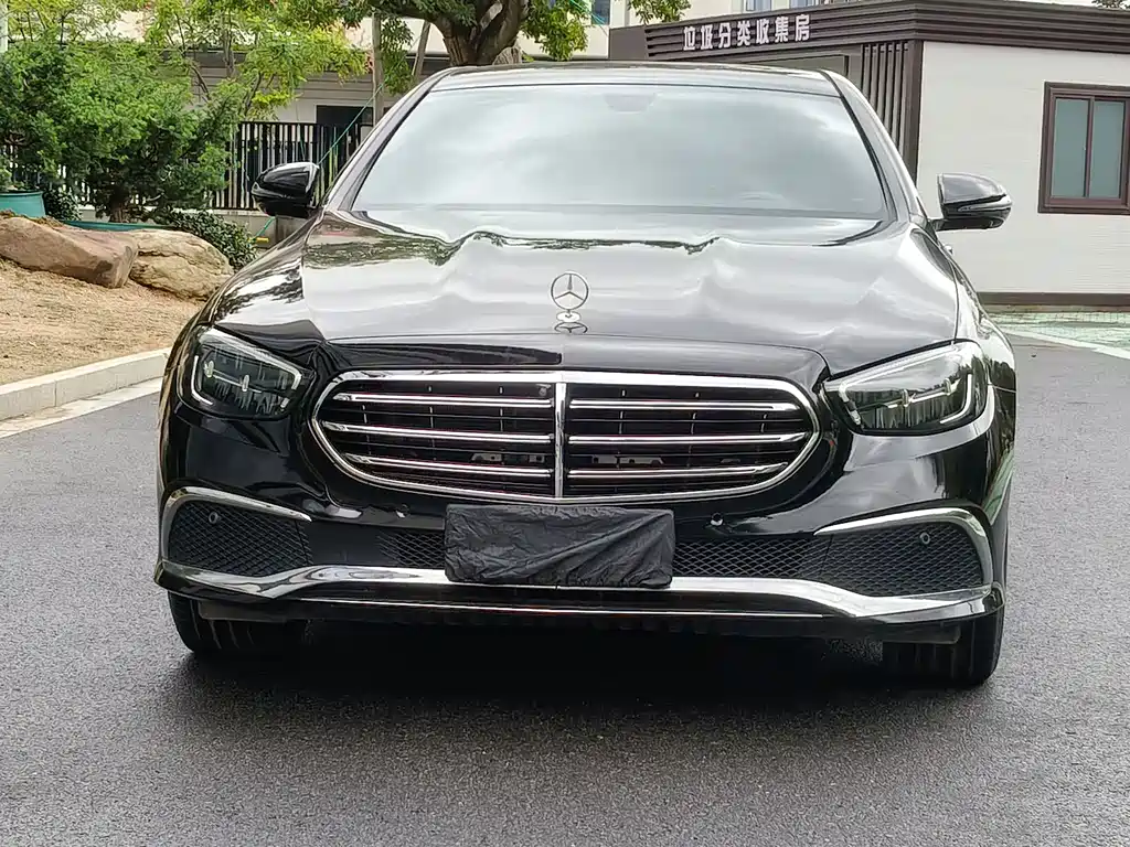 Mercedes-Benz E-Class — миниатюра 2