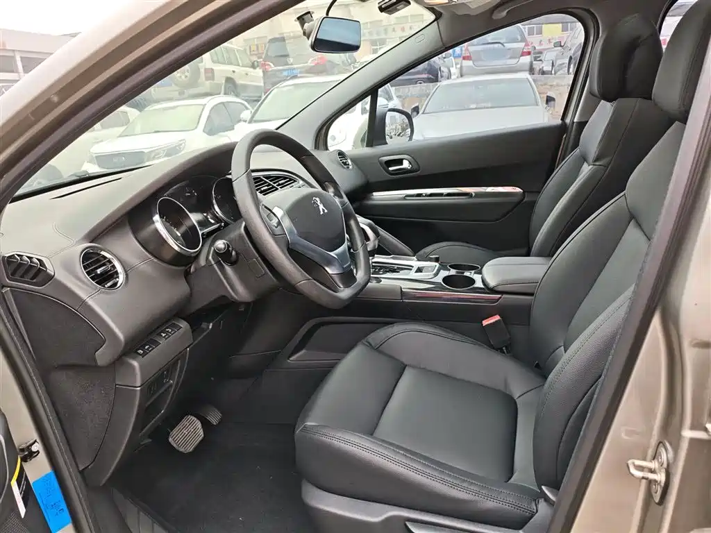 Peugeot 3008 2015 2.0L AT