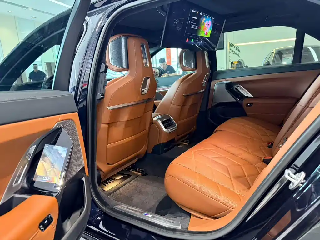 BMW i7 — миниатюра 4