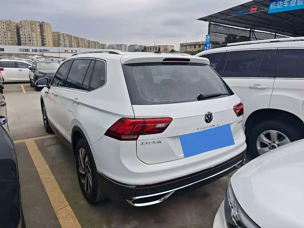 Volkswagen Tiguan L — миниатюра 14