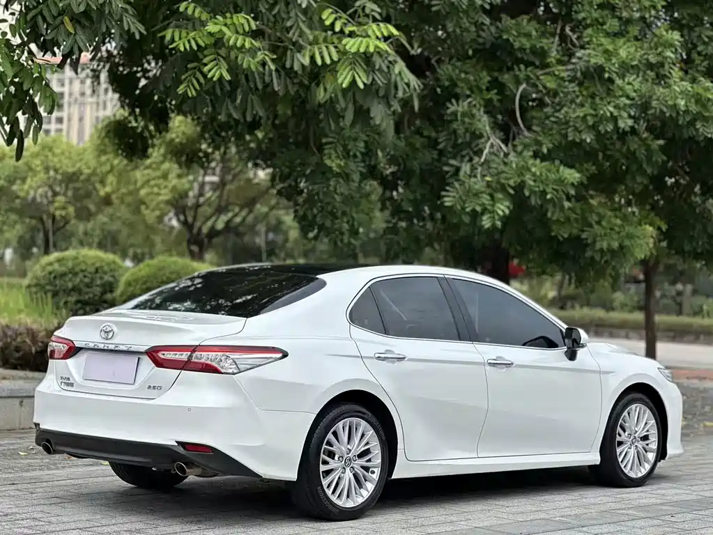 Toyota Camry — миниатюра 9