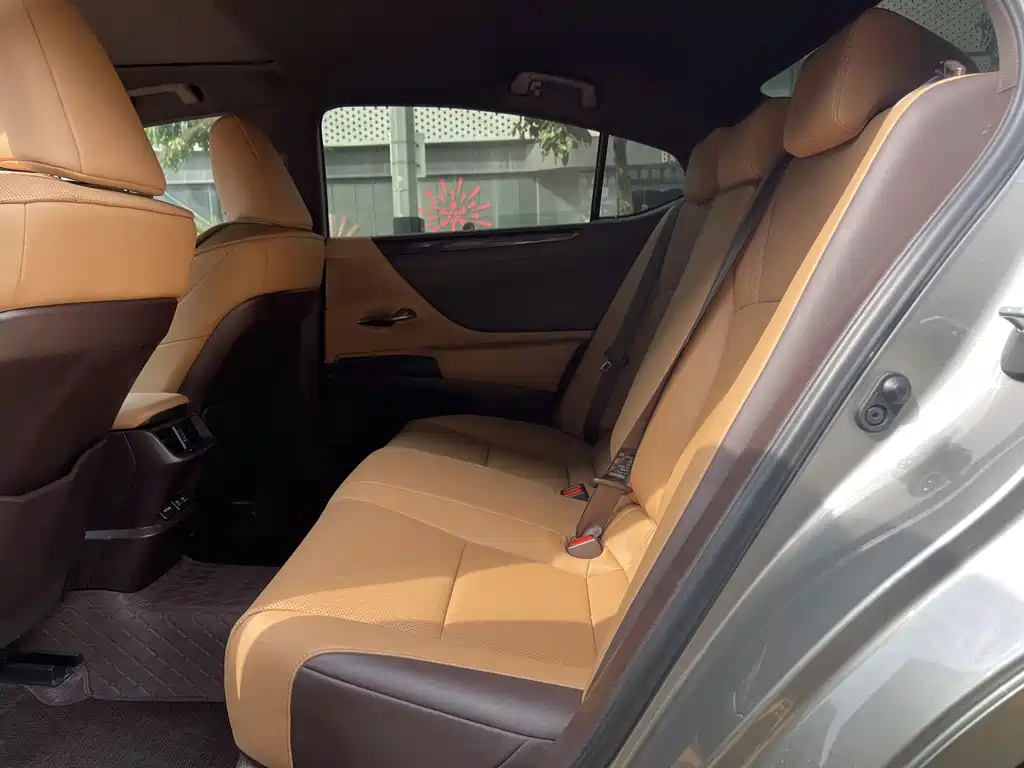 Lexus ES — миниатюра 6