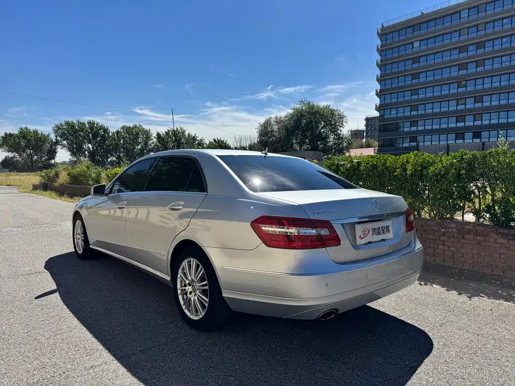 Mercedes-Benz E-Class — миниатюра 6