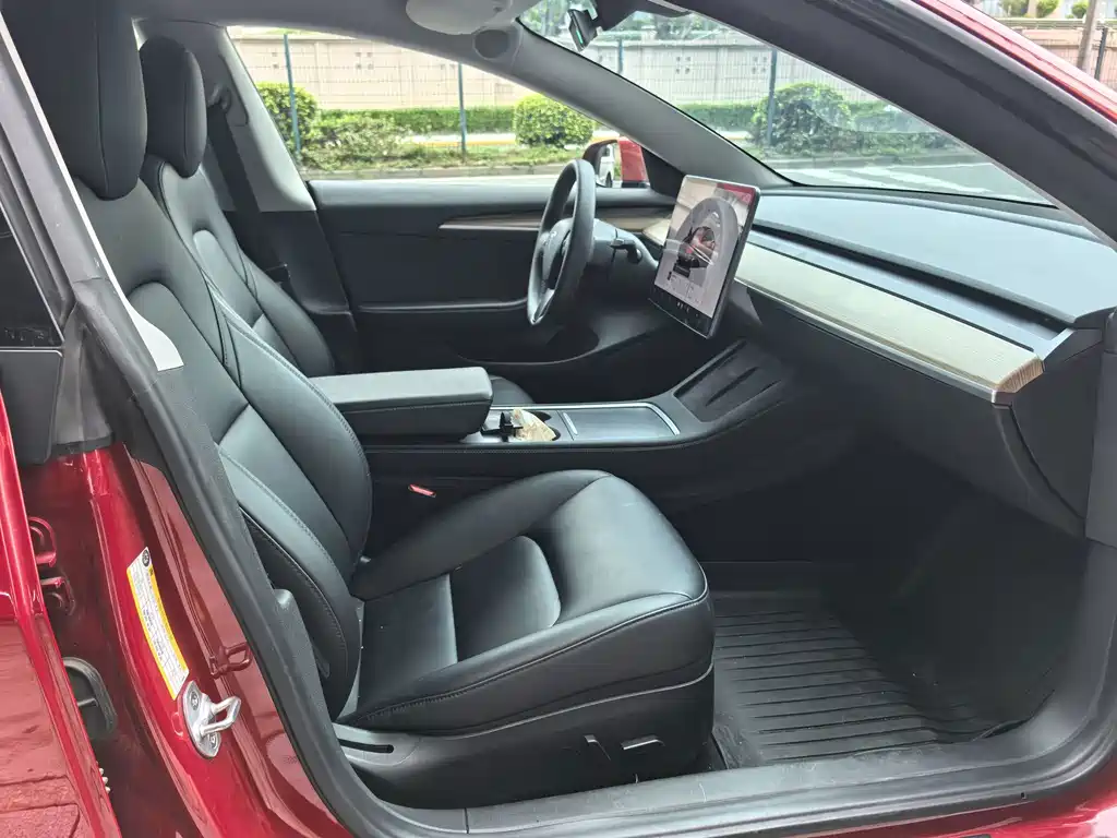 Tesla Model 3 — миниатюра 7