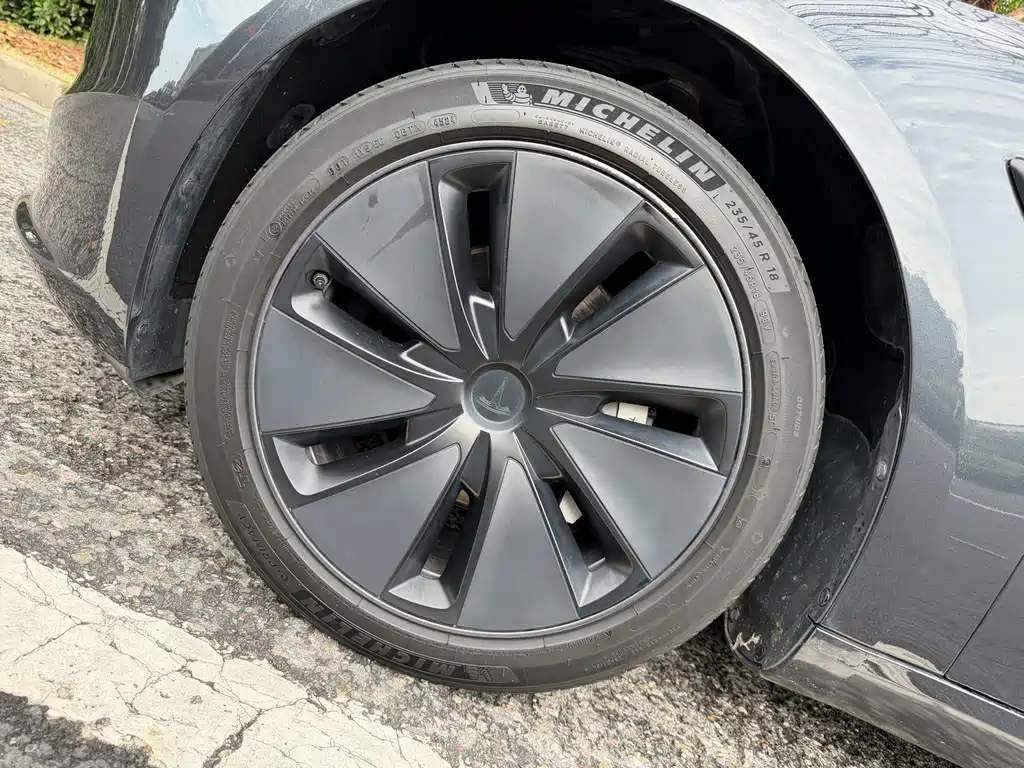 Tesla Model 3 — миниатюра 18