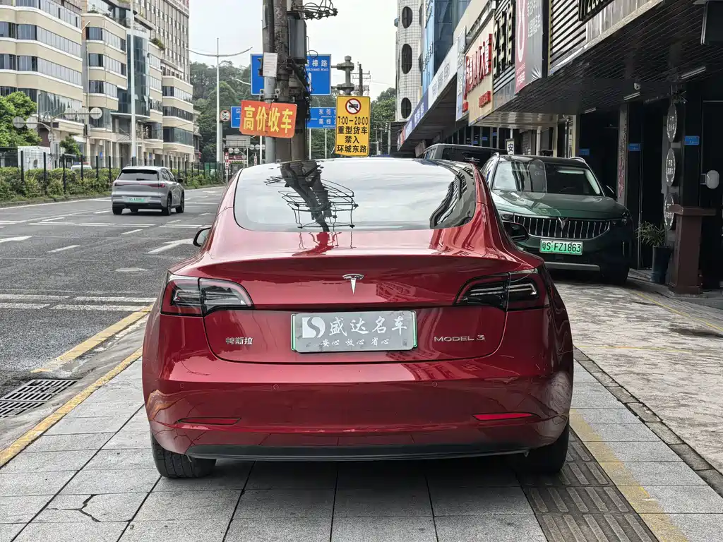 Tesla Model 3 — миниатюра 5