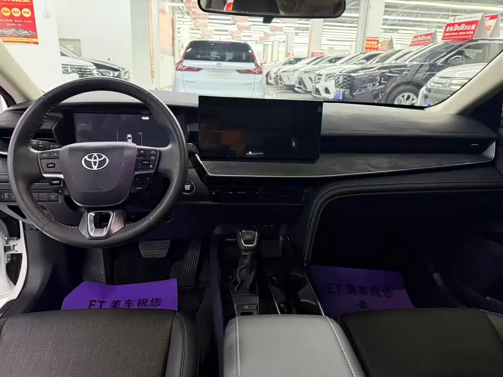 Toyota Camry — миниатюра 5