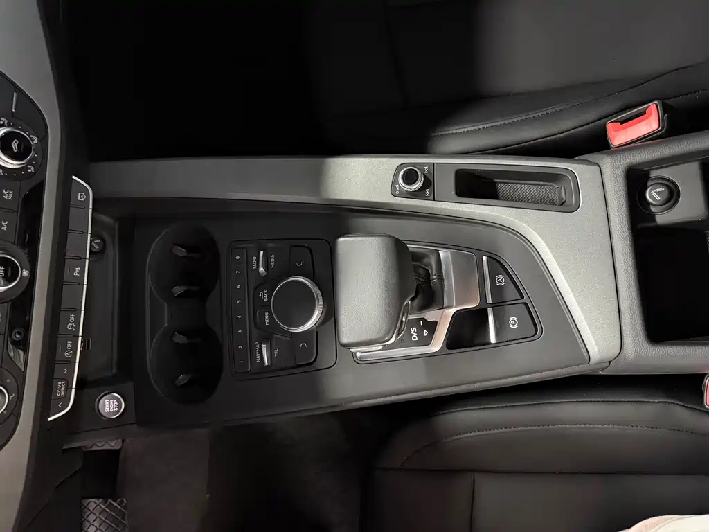 Audi A4L 2019 40 TFSI V
