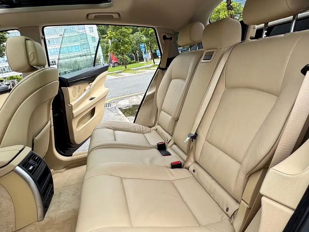BMW 5 Series — миниатюра 10
