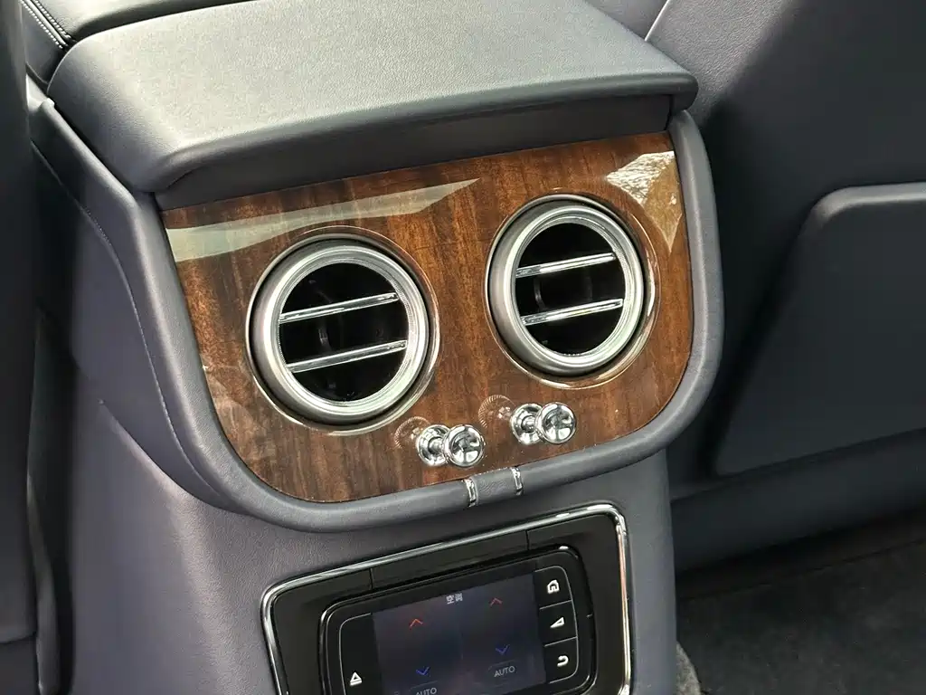 Bentley Bentayga — миниатюра 17