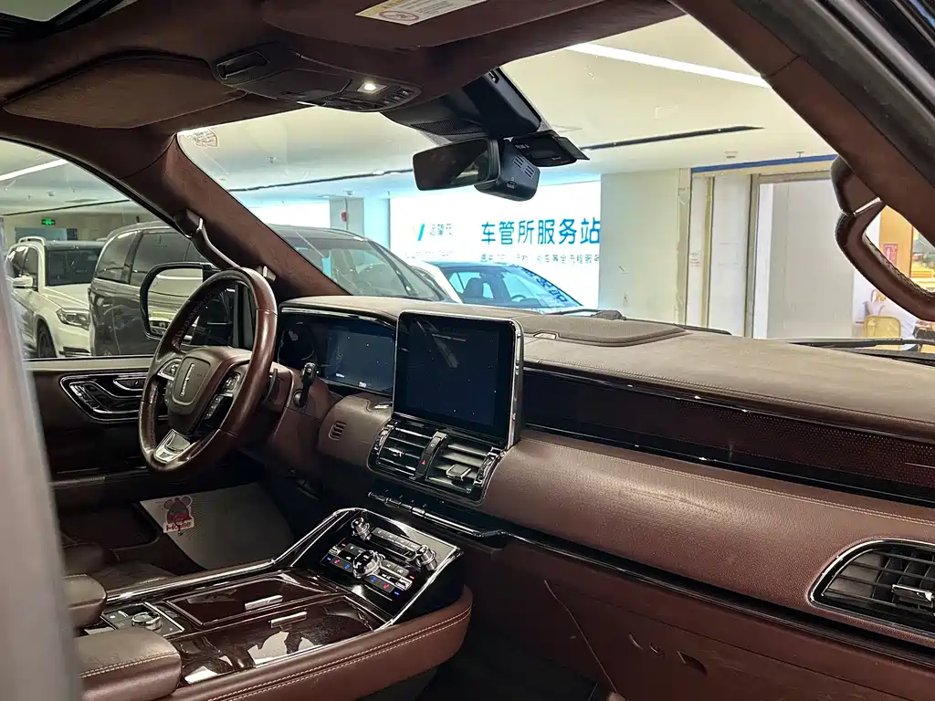 Lincoln Navigator — миниатюра 13