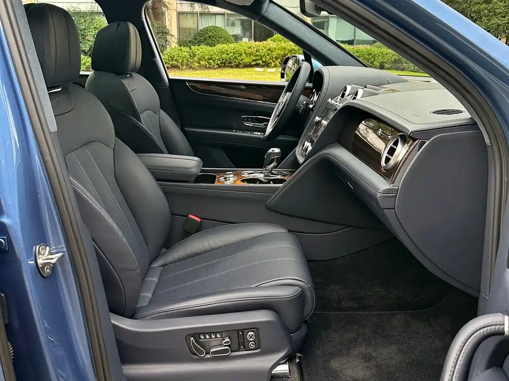 Bentley Bentayga — миниатюра 13