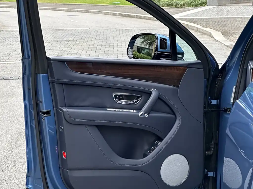Bentley Bentayga — миниатюра 24