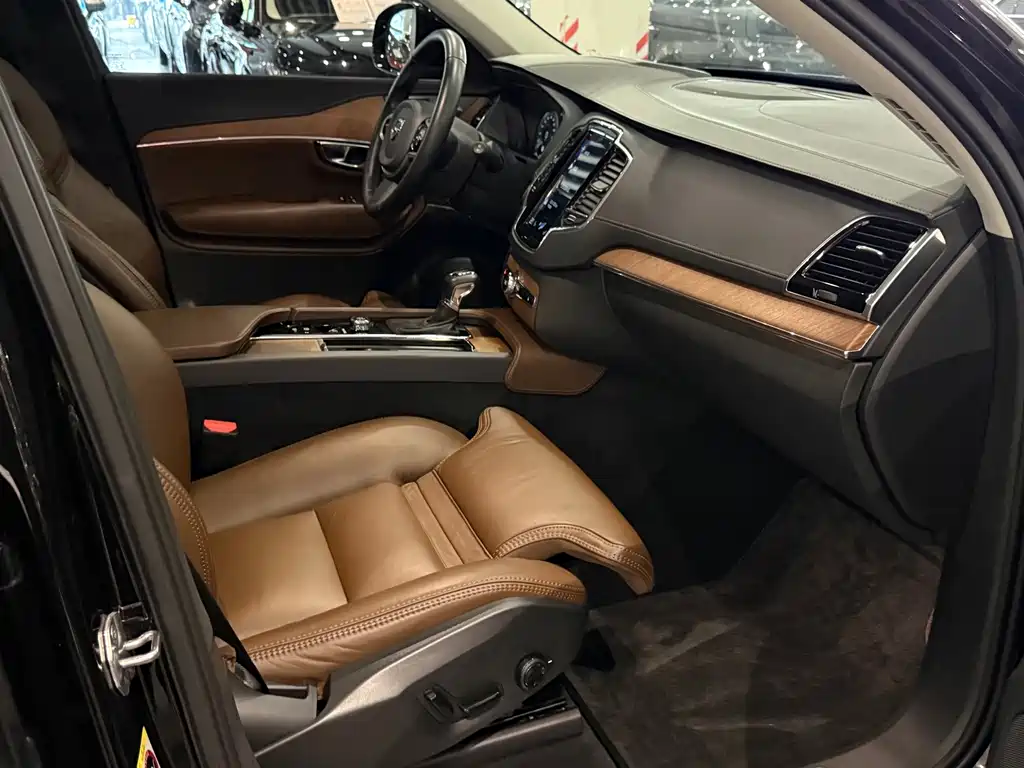 Volvo XC90 — миниатюра 13