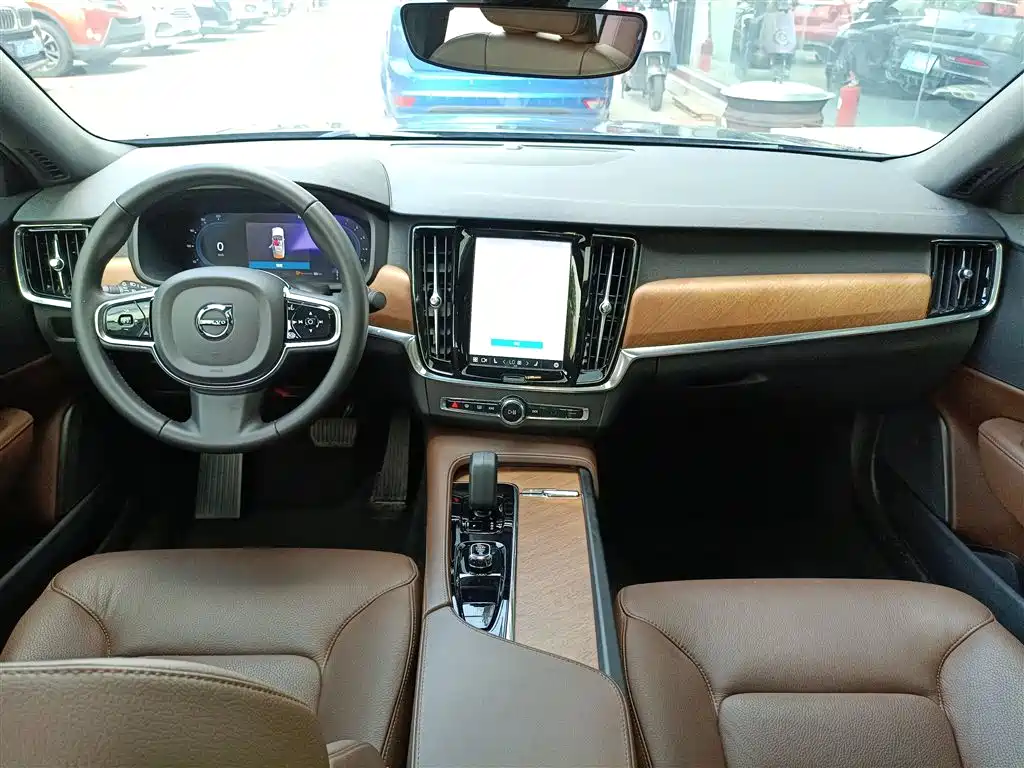 Volvo S90 2024 B5 Luxury