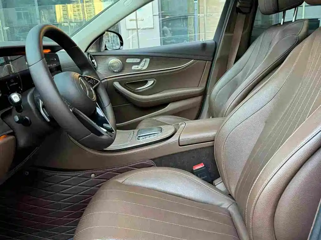 Mercedes-Benz E-Class — миниатюра 9