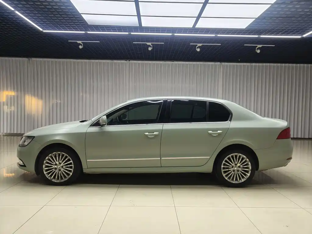 Skoda Superb — миниатюра 8