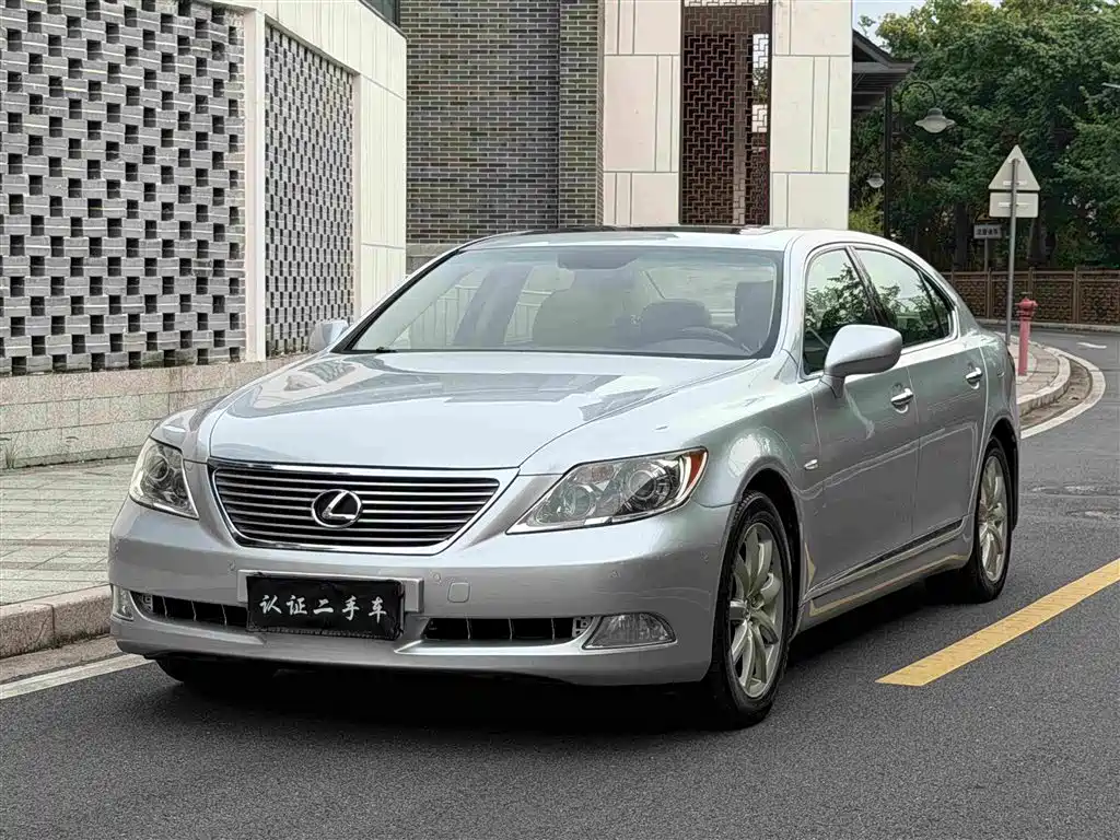 Lexus LS — миниатюра 3