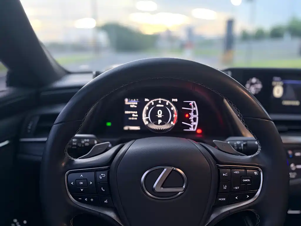 Lexus ES 2018 200 VI