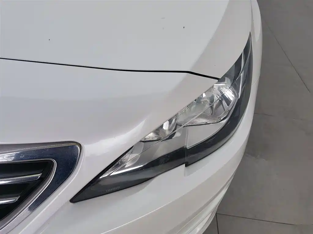 Peugeot 408 2014 1.8L AT Luxury