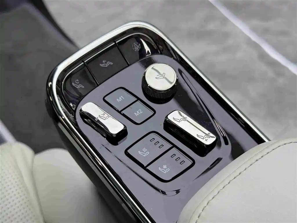 Zeekr 009 2024 мест Executive 108kWh