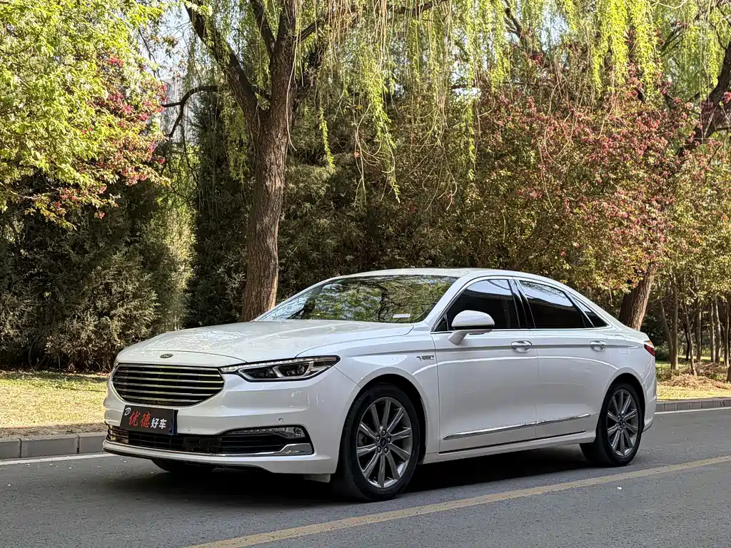 Ford Taurus 2020