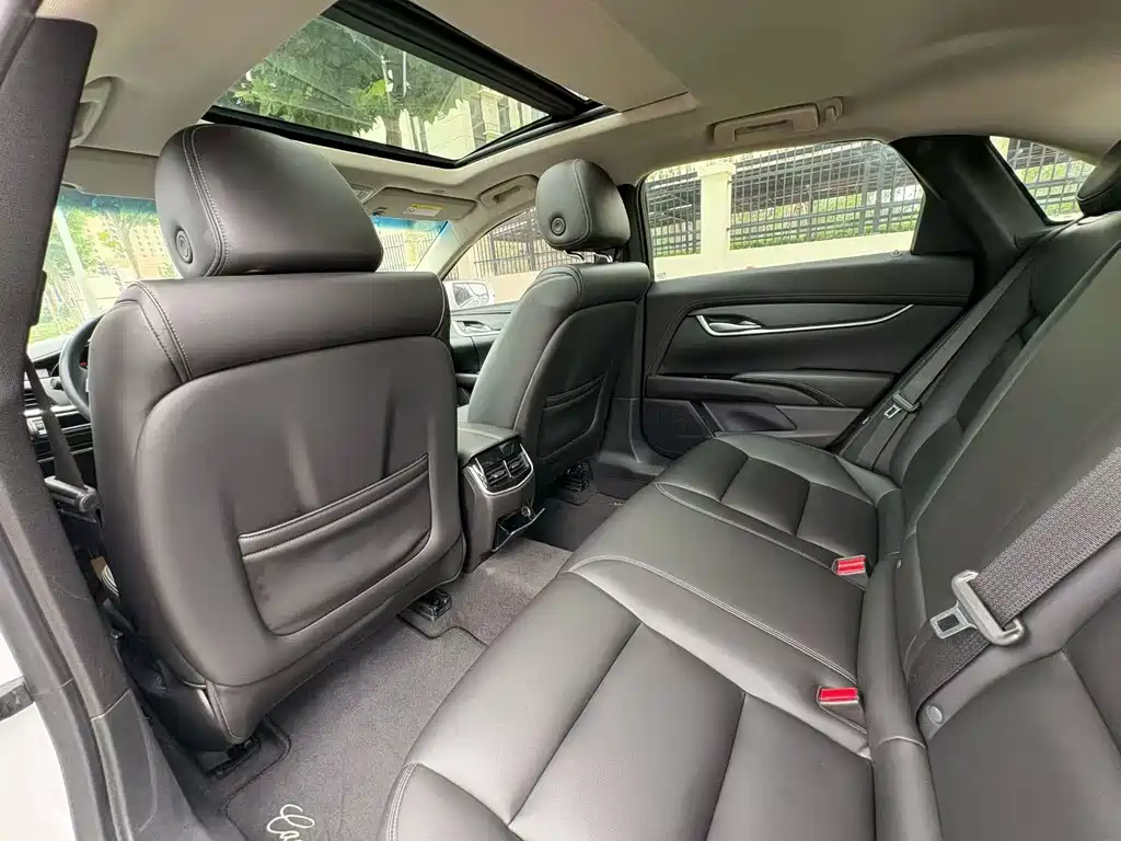 Cadillac XTS — миниатюра 5