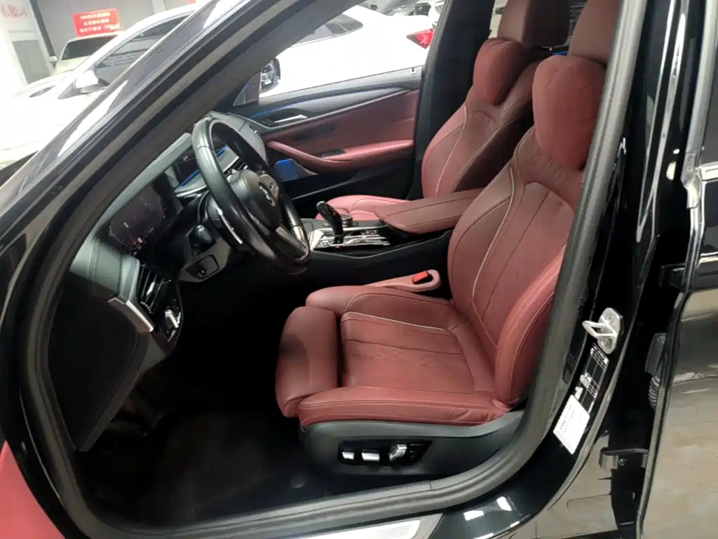 BMW 5 Series — миниатюра 15