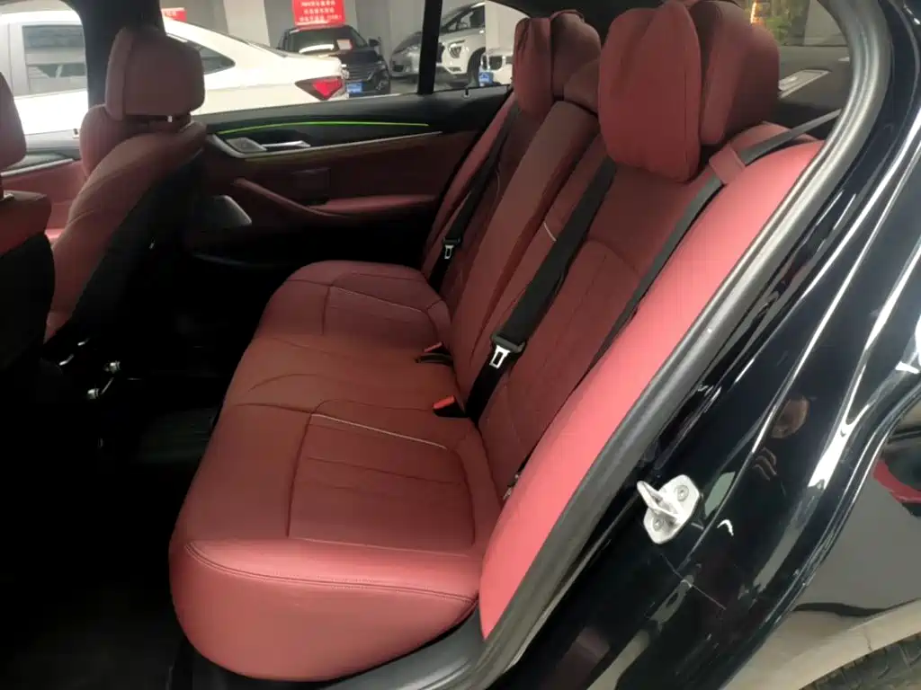 BMW 5 Series — миниатюра 17