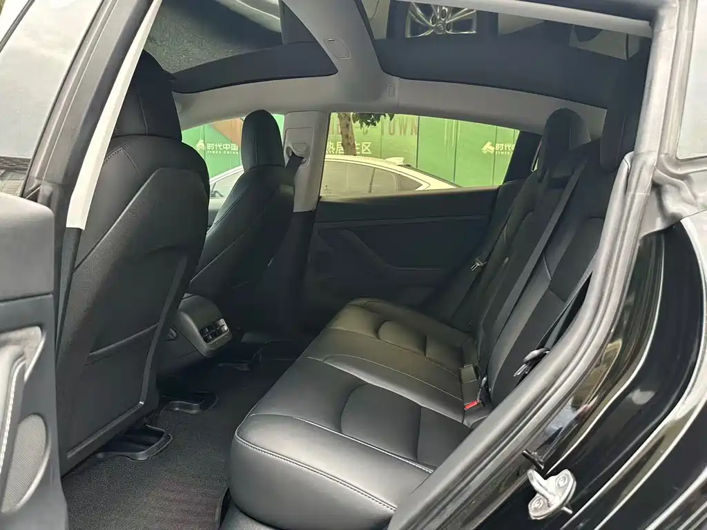 Tesla Model 3 — миниатюра 8