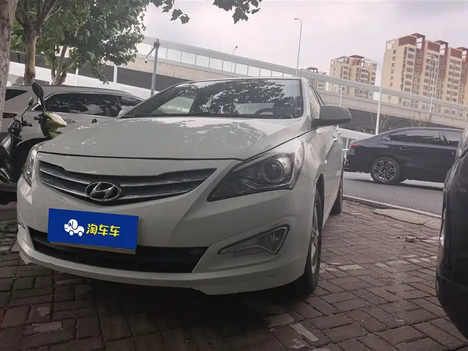 Hyundai Reina 2014 1.4L Auto Leading Type GLX