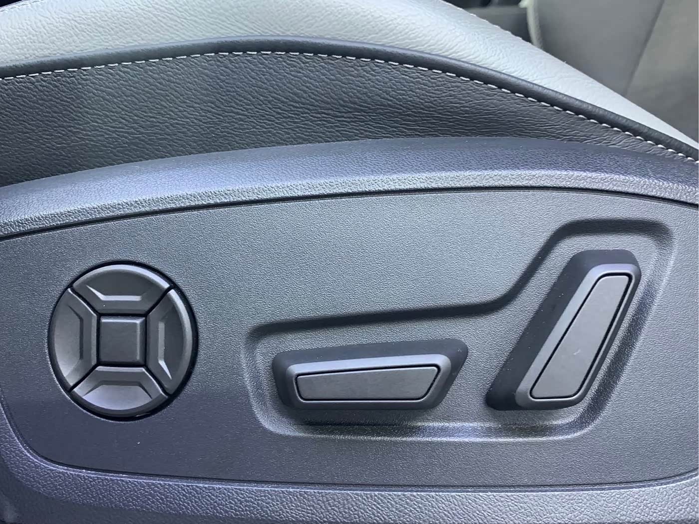 Audi Q3 1.4 л 2023 г. Белый, пробег 36000 км