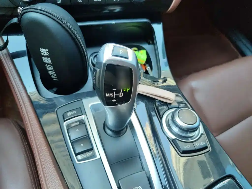 BMW 5 Series — миниатюра 7