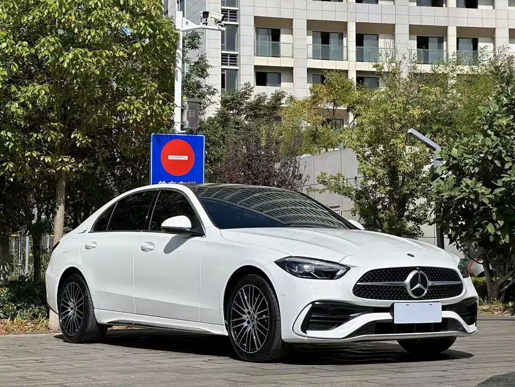 Mercedes-Benz C-Class — миниатюра 3