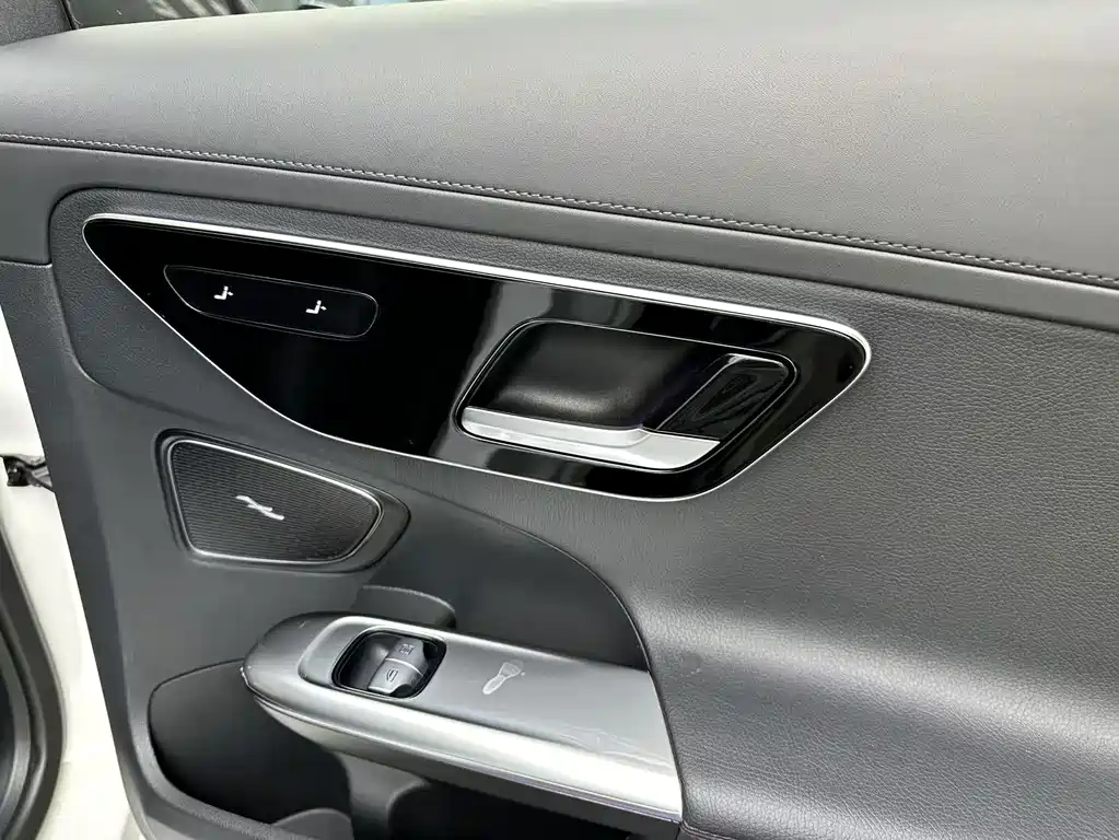 Mercedes-Benz C-Class — миниатюра 34