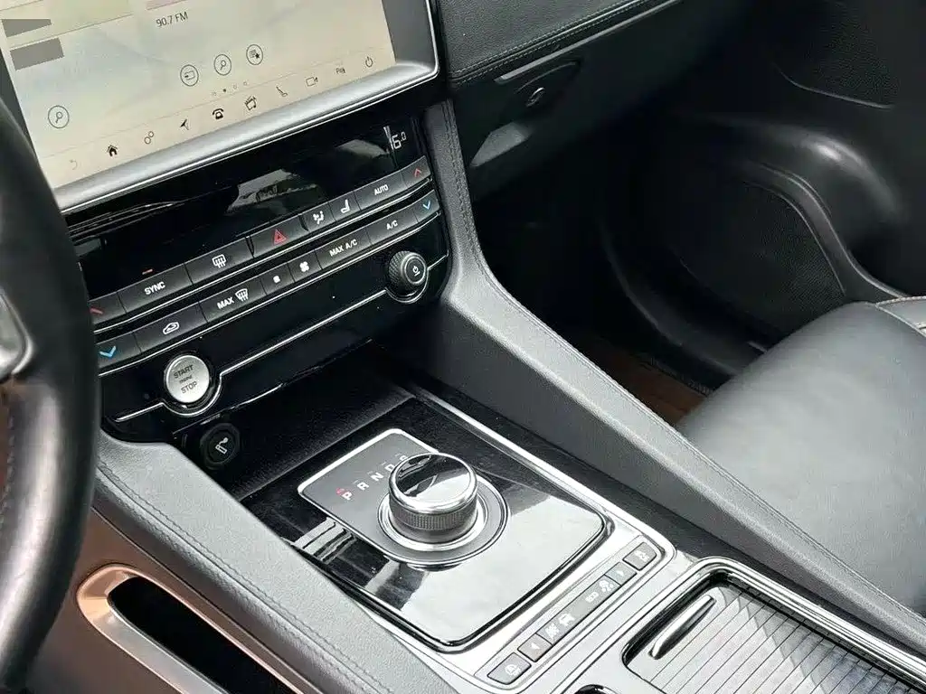 Jaguar F-PACE — миниатюра 15