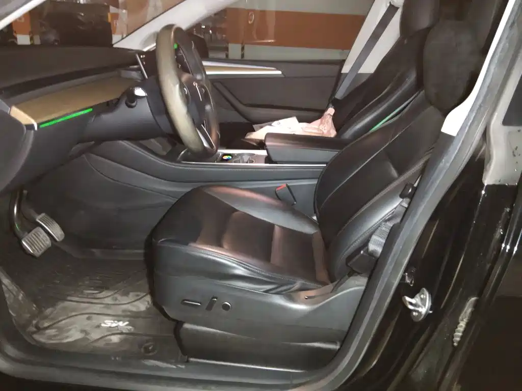 Tesla Model Y — миниатюра 8