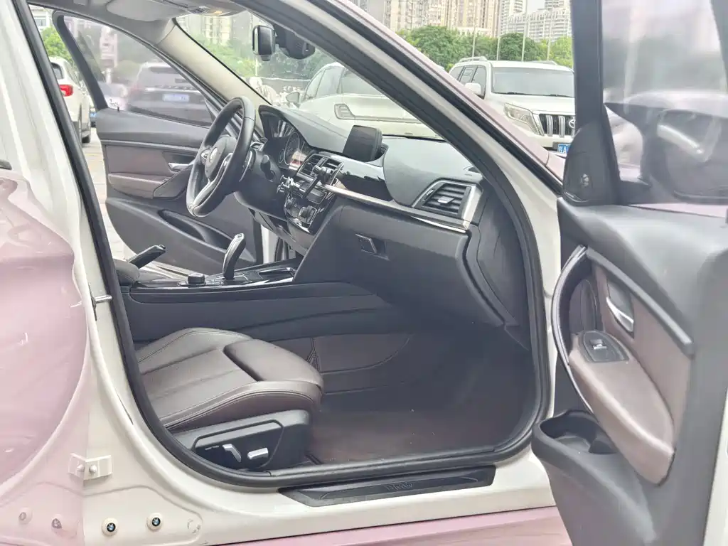 BMW 3 Series — миниатюра 10