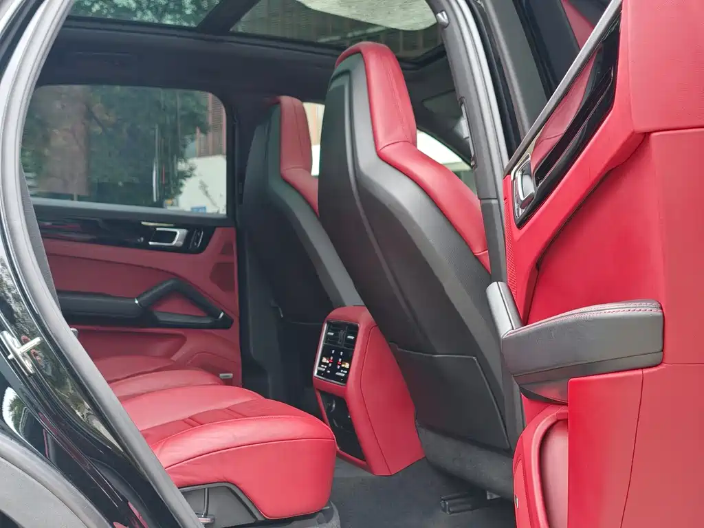 Porsche Cayenne — миниатюра 11