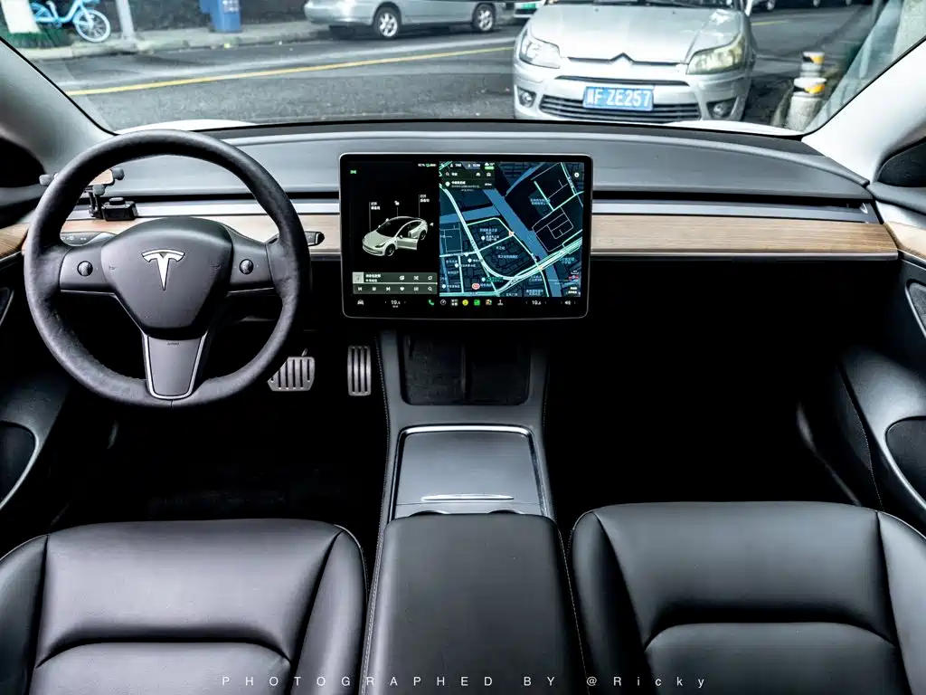 Tesla Model 3 — миниатюра 4